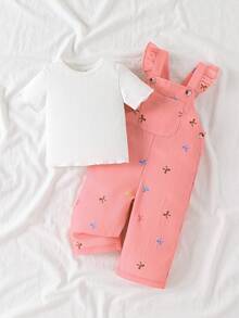 SHEIN Vintaside Kids 0-3歲春夏秋全印花粉色繽紛蝴蝶結圖案時尚基礎吊帶褲搭配百搭純色短袖上衣套裝，胸前口袋設計，柔軟水洗皺褶面料，適合戶外出遊 - 粉色 - 查看 5