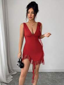 Nuevo vestido mini de primavera/verano para mujer, con diseño de malla y parches, elástico, con estampado floral 3D de unicolor, escote en V profundo, busto fruncido, cintura ceñida, abertura alta con volantes en el bajo, espalda descubierta, elegante y sexy para fiestas, vacaciones y citas - Rojo - Ver 4