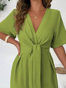Rometta Bộ jumpsuit cỡ lớn thời trang, phong cách retro, cổ chữ V, thắt eo. - Màu xanh Ô liu - Xem 5