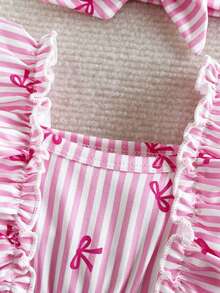 SHEIN Vintaside Kids 2 Stück Baby Mädchen Rosa Cartoon Erdbeere Karomuster Kleid mit süßer Schleife Haarband, 0-3 Monate, weich dehnbar bequem mit Rüschen, geeignet für Ausflüge, Urlaub, Fotografie, Frühling/Sommer Neuankömmling - Pink - Übersicht 3
