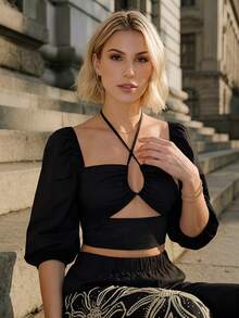 CAJUNI Damen Urlaubs-Set aus einfarbigem Laternenhülsen-Crop-Trägertop mit Hohlmuster und Hose mit Blume Muster - Schwarz - Übersicht 5
