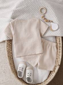 SHEIN Playful Pals 2件組新生兒嬰幼兒男童夏季休閒度假純色杏色短袖鈕扣襯衫與彈性腰圍短褲套裝 - 杏色 - 查看 2