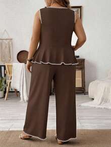 SHEIN LUNE Ensemble 2 pièces pour femmes grande taille marron chocolat, Fête des Mères, style décontracté chic d'été pour tous les jours, débardeur à col rond avec volants & pantalon imprimé ample à jambes larges - Tabac - Voir 3