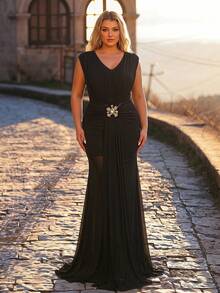 Glamrae Plus Size Elegant Luxurious Black And Gold Stretch Satin V-Neck Wide Shoulder Ruched Metal 3D Floral Decor Fitted Mermaid Hem Formal Gown, Suitable For All Occasions Formal Winter - Black - View 9