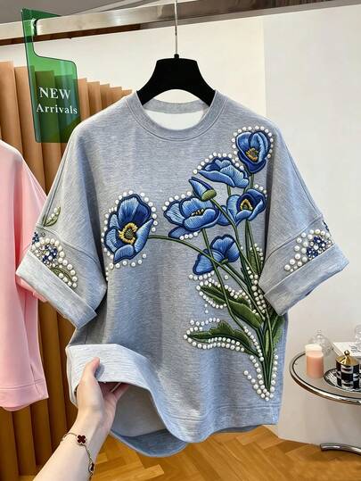 SHEIN PETITE Camiseta suelta y cómoda de verano para mujer con estampado de flores grises, perlas y diamantes falsos de bordado único para vacaciones