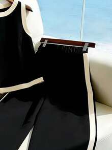 Franclia Bộ đồ nữ thanh lịch gồm áo tank top cổ tròn màu trơn và quần ống rộng phối màu tương phản, thích hợp cho kỳ nghỉ và mặc thường ngày. - màu đen - Xem 3