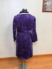 1 buah Jubah Tidur Wanita, Jubah Mandi Bergaya Motif Stroberi, Jubah Hangat Lembut dan Longgar Lengan Panjang untuk Musim Dingin, Cocok untuk Pesta, Sehari-hari, Pelajar, Pernikahan Musim Panas, Dekorasi Rumah dan Kamar Mandi - Purple - View 3