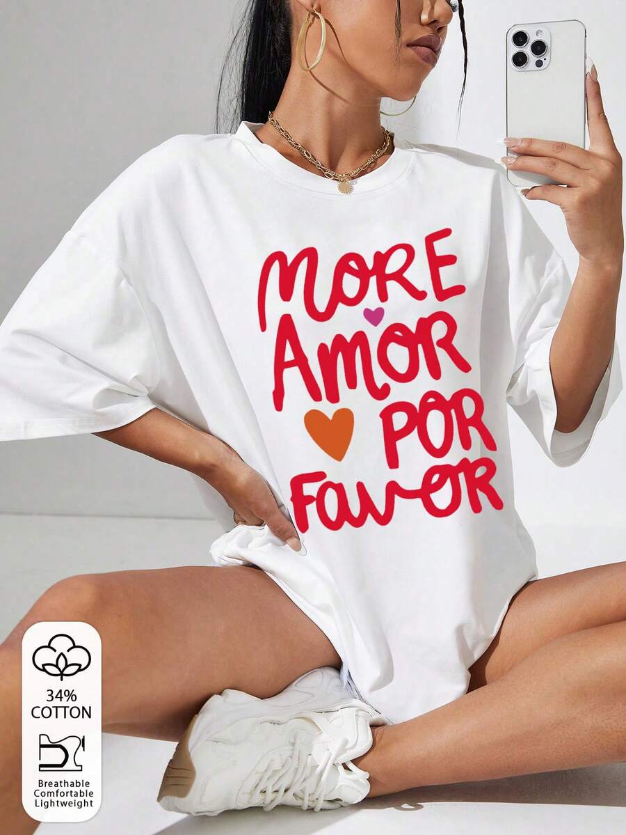 EMERY ROSE Áo thun tay ngắn dáng rộng in chữ "MORE AMOR" lấy cảm hứng từ Dopamine, áo thun trắng dáng rộng in chữ graffiti phong cách retro, áo thun dáng rộng in chữ hình trái tim, áo thun đa năng in chữ graffiti màu đỏ phong cách Y2K, áo thun trắng dáng rộng in chữ kiểu Hàn Quốc, áo thun dáng rộng in chữ "MORE AMOR" mang đến không khí mùa hè. - trắng - Xem 1