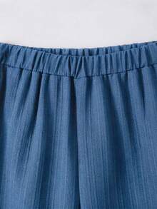 SHEIN 两件套女童休闲通勤套装，包括一件饰有波浪蝴蝶结的圆领荷叶袖宽松白色上衣和一条简约百搭的藏蓝色直筒裤，适合日常穿着。 - 藍色 - 查看 6