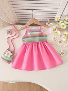 SHEIN Playful Pals 女婴夏季粉色碎花装饰吊带宽松连衣裙，搭配同款迷你斜挎包，适合休闲外出、度假旅行、家庭聚会和夏季野餐。 - 粉色 - 查看 2