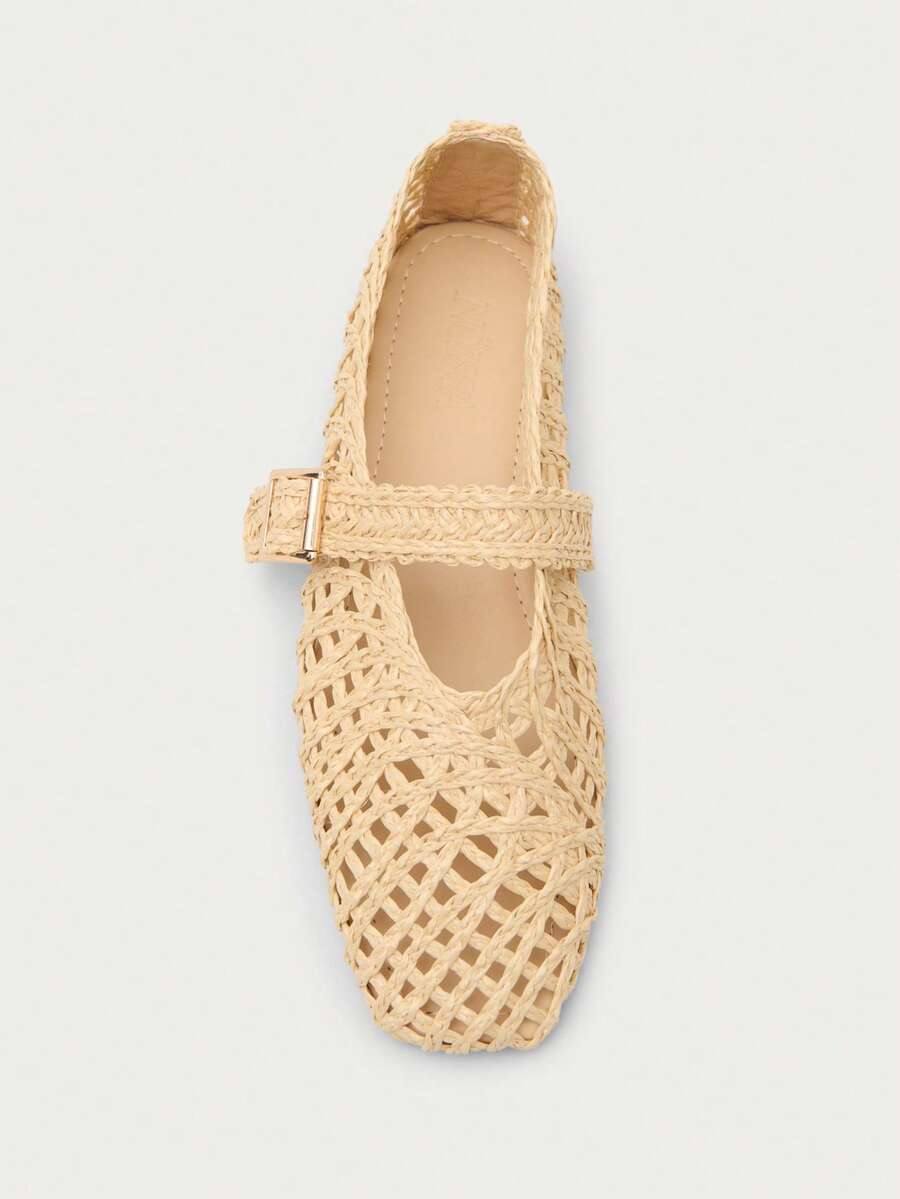 Nöista Ballet Flat In A Natural Tone, Crafted In Woven Raffia For A Breathable, Artisanal Look.
Features A Square Toe And A Central Strap With Buckle For A Secure, Structured Fit.
The Open Weave And Organic Texture Give It A Relaxed, Summer-Ready Feel With A Handcrafted Edge. - Apricot - View 1