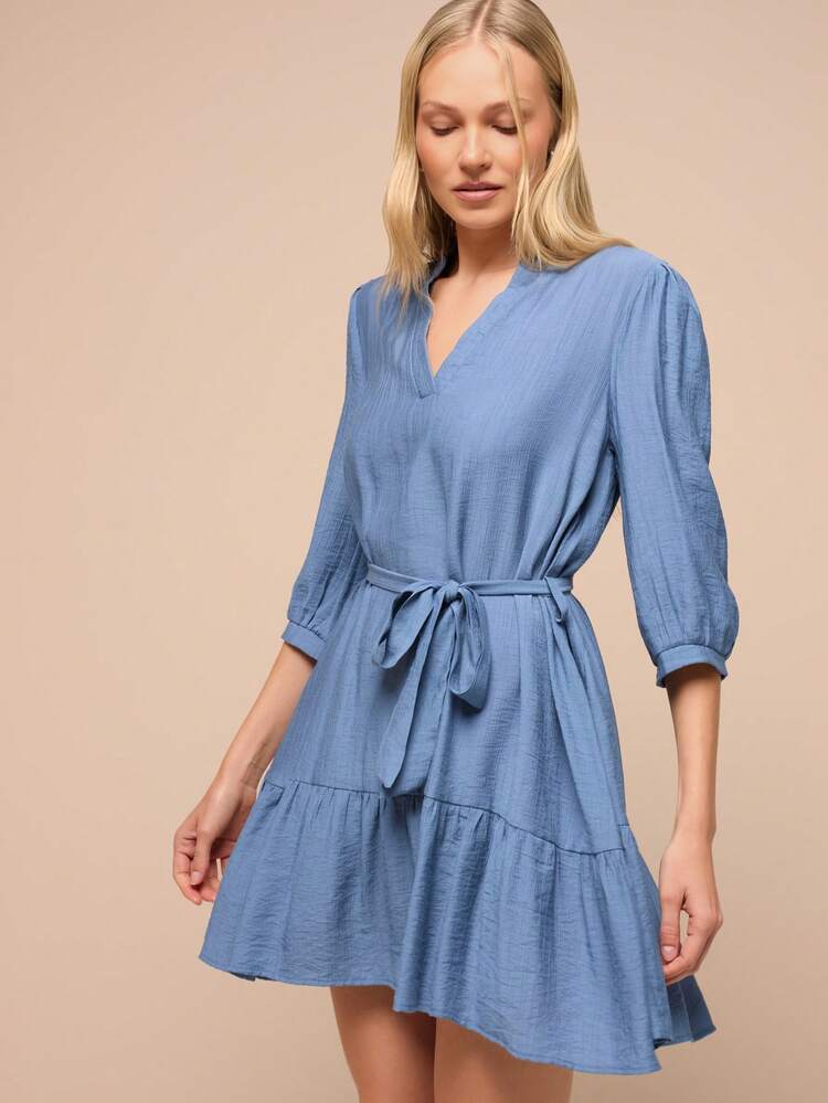 KSTM Robe mini à volants en chambray à col en V pour femmes avec ceinture. Robe ample à manches bouffantes, style décontracté, printemps-été