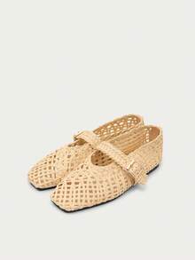 Nöista Ballet Flat In A Natural Tone, Crafted In Woven Raffia For A Breathable, Artisanal Look.
Features A Square Toe And A Central Strap With Buckle For A Secure, Structured Fit.
The Open Weave And Organic Texture Give It A Relaxed, Summer-Ready Feel With A Handcrafted Edge. - Apricot - View 3