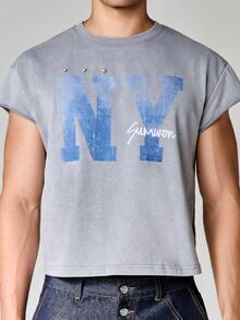 SUMWON Débardeur ajusté avec imprimé d'été de New York et détails délavés. T-shirt graphique sans manches, style décontracté de rue - Gris - Voir 4