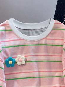 SHEIN EZwear 休闲条纹印花手工针织花卉超大号T恤，简约设计圆领短袖宽松女式T恤，适合日常通勤、约会、聚会、秋冬夏、圣诞节、新年、感恩节、派对、婚礼、海滩、毕业典礼、时尚、优雅、休闲、外出、约会、预订、通勤、闪亮、情人节、优雅、度假、休闲、Y2K、外出、毕业典礼等场合。 - 彩色 - 查看 3