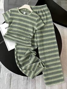 SHEIN Bộ đồ hai mảnh cho bé gái tuổi teen, áo thun và quần kẻ sọc xanh lá cây, thoải mái và tối giản, thích hợp mặc mùa hè. - màu xanh lá - Xem 9