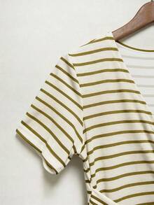 SHEIN Franclia Đầm ôm dáng cổ chữ V, eo xoắn, kẻ sọc kiểu vintage mới, chất liệu siêu co giãn, thiết kế tinh tế, phong cách retro giản dị, phù hợp cho mặc hàng ngày, đi làm, đi nghỉ mát, dự tiệc và các dịp khác. - Màu vàng - Xem 6