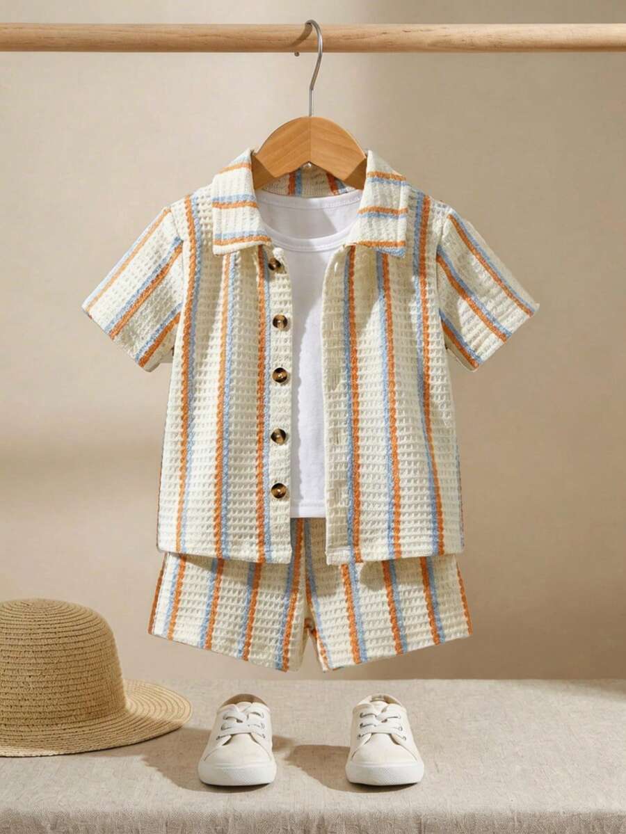 SHEIN Vintaside Kids 2件套春夏新款休闲纯色提花衬衫,纽扣口袋领,搭配松紧腰褶皱短裤,舒适百搭,适合男婴、儿童、幼儿穿着,尺码6个月至3岁。 - 彩色 - 查看 1