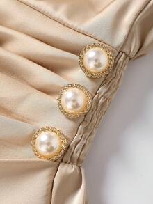 GlowEve Blusa elegante de mujer con pliegues en corte A, de tela brillante y cuello asimétrico, adecuada para la oficina, el transporte y el uso diario, primavera/verano - Champán - Ver 8