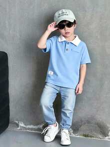 Genkimix Kids 2件組小男孩返校套裝，夏季 Polo 衫與牛仔褲，海軍藍白領短袖上衣與淺藍色牛仔褲校園套裝 - 霧霾藍 - 查看 3