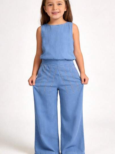 Jeans infantiles denim lavado claro detalle glitter cintura elástica corte recto ajuste cómodo mezclilla suave resistente estilo casual moderno outfit versátil uso diario escuela paseo look brillante fácil combinación pierna recta diseño infantil