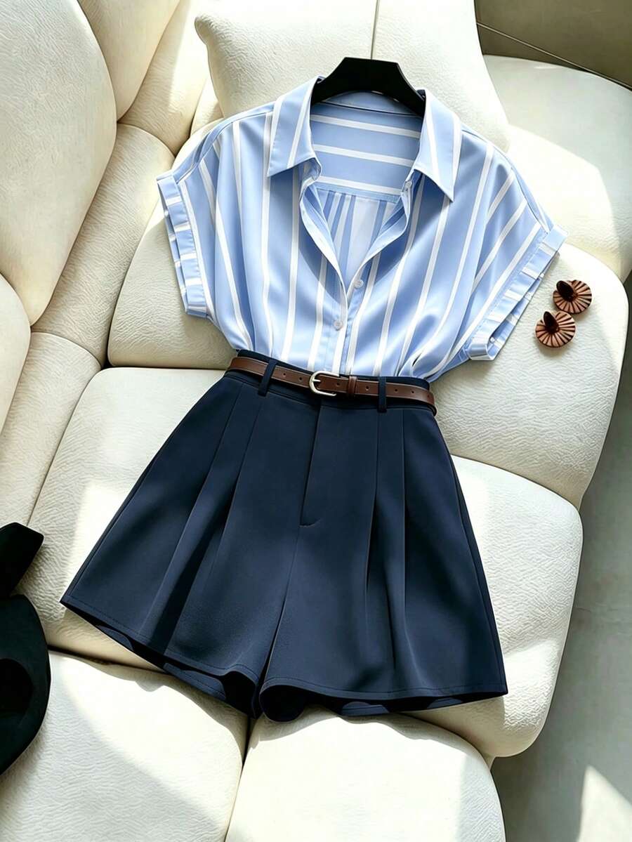 GlowEve CURVE Camisa casual de mujer de talla grande de manga corta con rayas y abotonadura sencilla - Azul y blanco - Ver 1