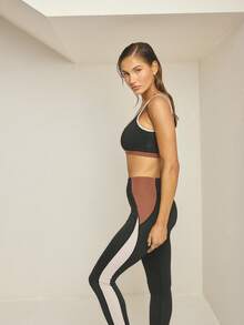 Aralina Bộ đồ thể thao thường ngày gồm quần legging thể thao cổ vuông, viền tương phản, ôm sát cơ thể, cạp cao và các chi tiết phối bên. - màu đen - Xem 3