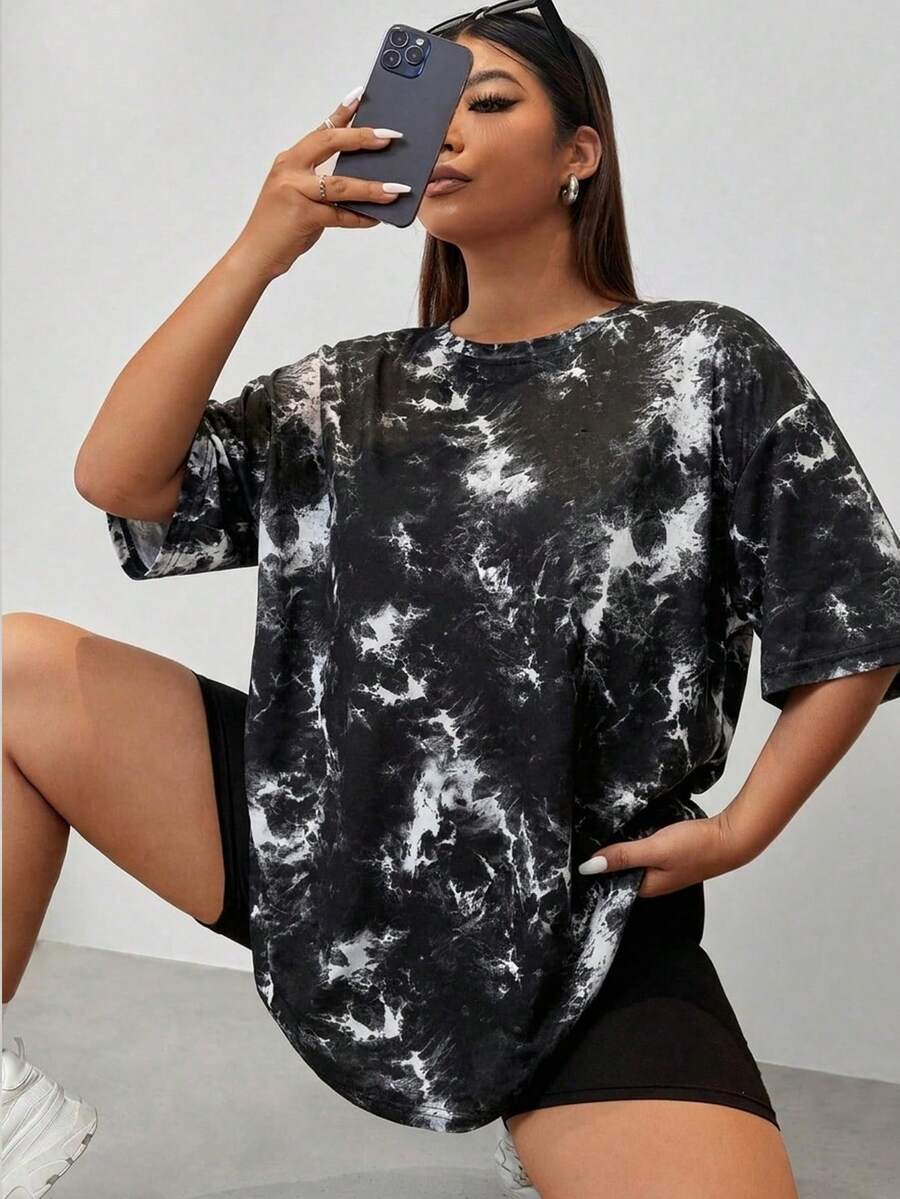SHEIN EZwear 大码女式扎染图案落肩舒适T恤，适合夏季穿着 - 彩色 - 查看 1