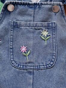 SHEIN Vintaside Kids 2件組女嬰套裝 可愛藍色花卉刺繡牛仔吊帶褲 & 素色短袖上衣 夏季休閒家庭穿搭百搭春季套裝 - 綠色 - 查看 7