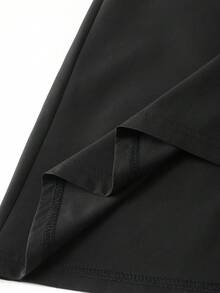 Bộ đồ 2 món thanh lịch dành cho nữ cỡ lớn, chất liệu satin, tay ngắn, thắt nơ phía trước và chân váy mini bất đối xứng. - Đen và trắng - Xem 3
