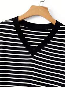 Franclia New Striped V-Neck Short Sleeve T-Shirt For Women - Black and White - View 8