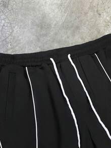 Manfinity Roghcode Men's Geometric Print Short Sleeve Shirt And Shorts Casual Set - Black - View 5