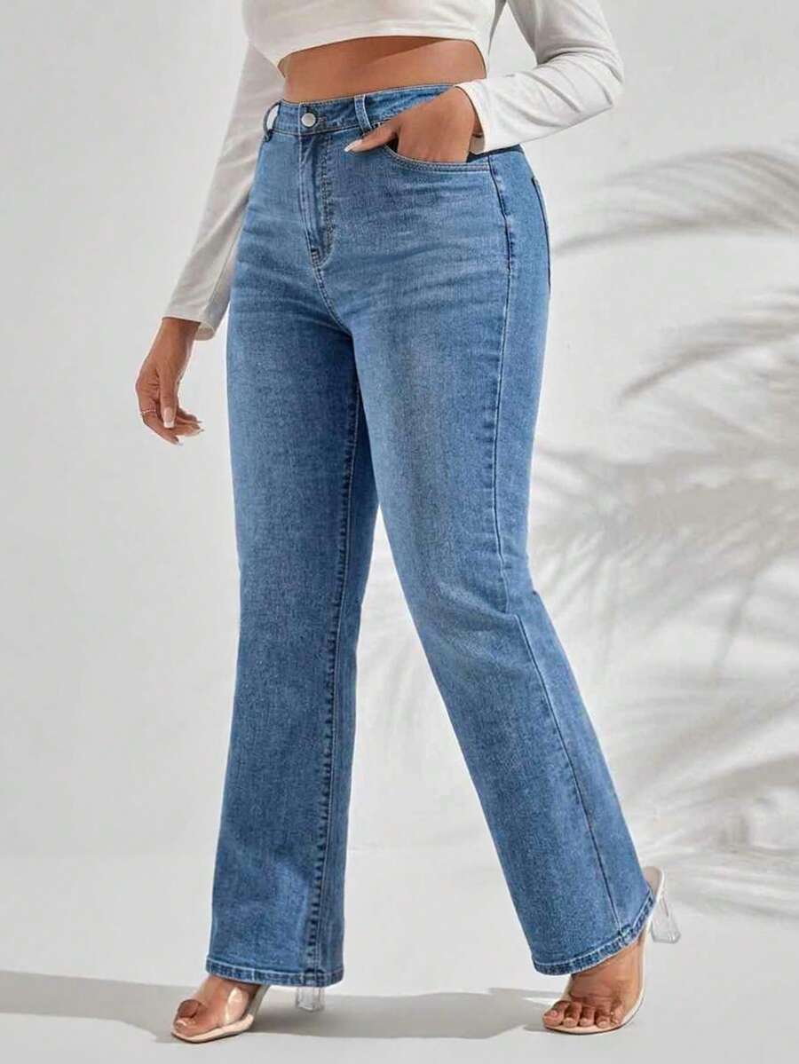 SHEIN جينز ذو خصر عالي من القطن بنسبة 98% مع غسيل ثلجي ذو قصة واسعة للمقاسات الكبيرة - أزرق متوسط - مشاهدة 1