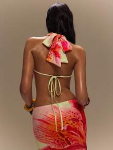 TypaGal Top halter sin espalda con estampado floral y decoración de flores 3D para vacaciones en la playa para mujer - Multicolor - Ver 2