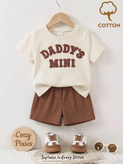  Bộ áo hai mảnh cho bé Cozy Pixies (0-3 tuổi) chất liệu vải waffle, in hình "Dad's Mini", kiểu dáng thoải mái, dễ phối đồ, phù hợp cho mọi dịp trong mùa hè.
