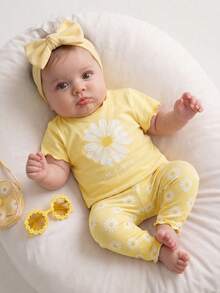 SHEIN Two Pieces Set Of Newborn Baby Girl Daisy Print T-Shirts And Shorts, Perfect For Summer. - Mustard Yellow - View 1