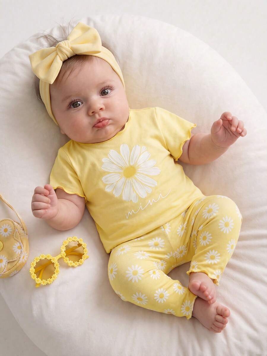 SHEIN Two Pieces Set Of Newborn Baby Girl Daisy Print T-Shirts And Shorts, Perfect For Summer. - Mustard Yellow - View 1