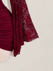 SHEIN ICON Đầm ôm sát cỡ lớn cổ chữ V, vạt chéo, chất liệu ren, kiểu dáng retro Gothic Y2K, tay loe. - Màu Đỏ Sâu - Xem 5