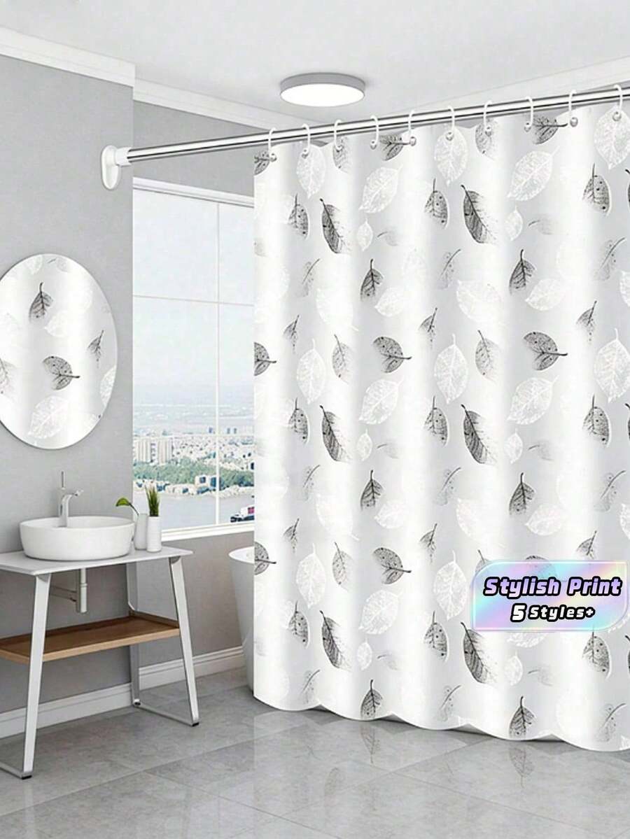 1 chiếc rèm tắm in họa tiết lá tối giản, thiết kế đen trắng, dùng cho phòng tắm hiện đại, tạo sự riêng tư và ngăn cách phòng tắm.