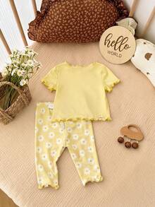 SHEIN Two Pieces Set Of Newborn Baby Girl Daisy Print T-Shirts And Shorts, Perfect For Summer. - Mustard Yellow - View 2