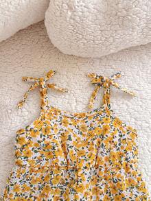 SHEIN 新生女宝宝可爱夏季碎花连体衣 - 芥末黃 - 查看 4