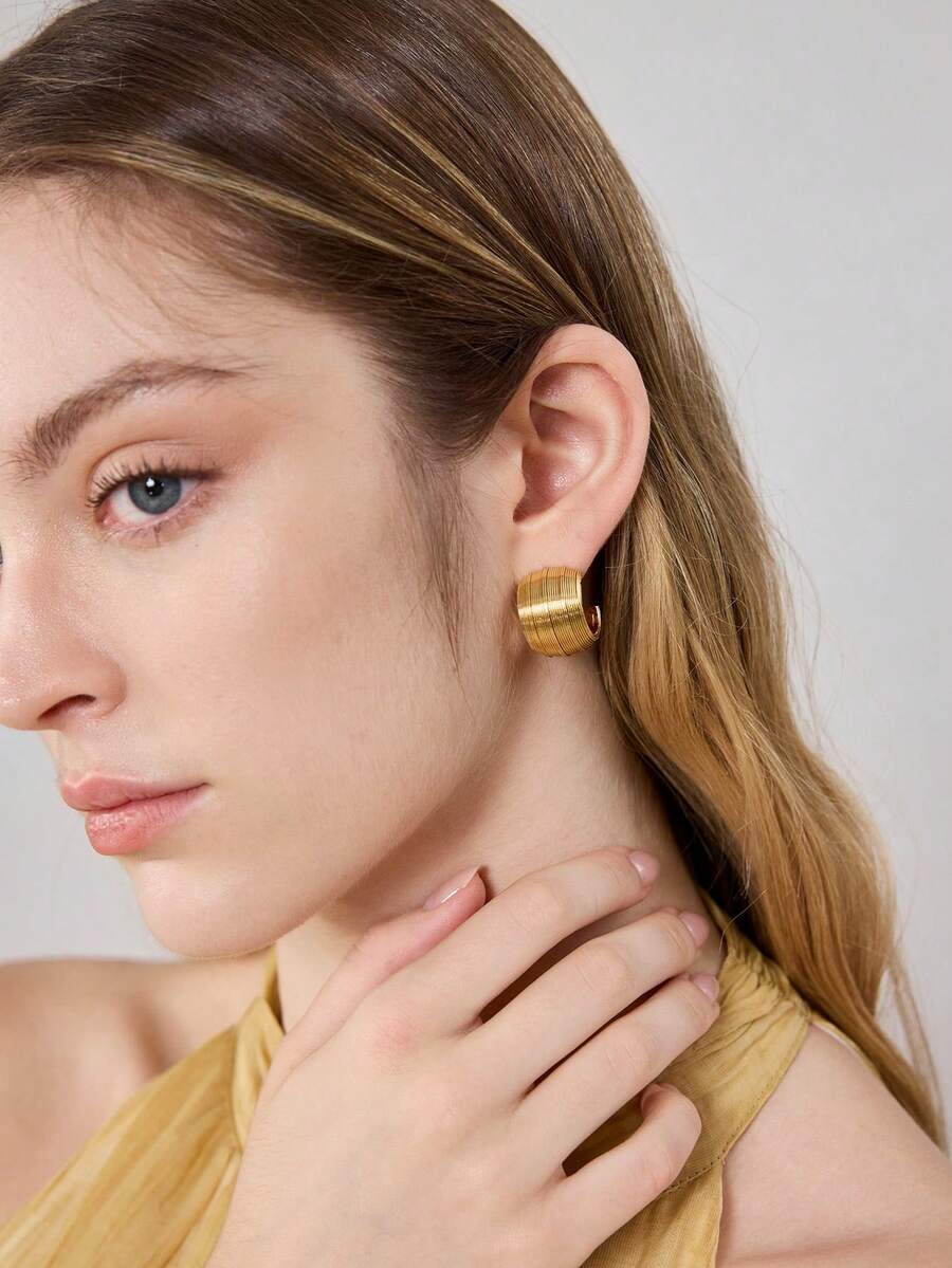 MOTF PREMIUM Bông tai chữ C đơn giản, mạ vàng 18K. - Vàng - Xem 1