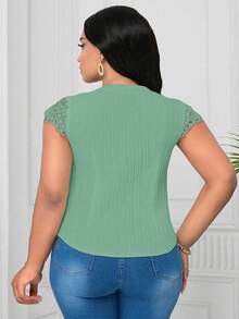 SHEIN Clasi 大码对比色蕾丝 V 领纹理面料衬衫 - 綠色 - 查看 2