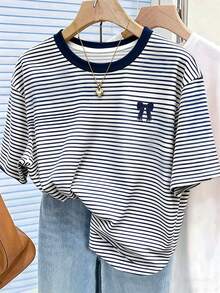 Resyla Kaos Wanita Minimalis Modis dengan Motif Garis-Garis dan Bordir Pita, Kerah Bulat, Hadiah untuk Teman - MultiWarna - View 4