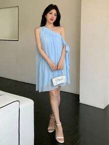 Celisse 春夏新款不对称肩带褶皱连衣裙，系带蝴蝶结设计A字宽松长裙，女士 - 淺藍色 - 查看 6