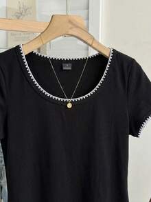 SHEIN EZwear 女款 95% 棉黑色休閒極簡貝殼刺繡圓領修身 T 恤，適合夏季，夏季上衣 - 黑色 - 查看 6