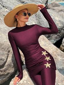 Swim Shayni Conjunto de traje de baño elegante y modesto para damas con Top de cuello redondo con cierre, diseño ceñidor de cadera fruncido, detalle de dobladillo con estrella y shorts de baño de unicolor - Rojo violeta - Ver 4