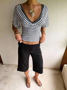 SHEIN EZwear 休闲条纹衬衫，粉色/白色女式T恤，夏季上衣，适合日常通勤、约会、聚会、秋冬夏三季、圣诞节、新年、感恩节、派对、婚礼、海滩、毕业典礼、时尚、优雅、休闲、外出、约会、预订、通勤、闪亮、情人节、优雅、度假、休闲、Y2K、外出、毕业典礼等场合。 - 彩色 - 查看 4