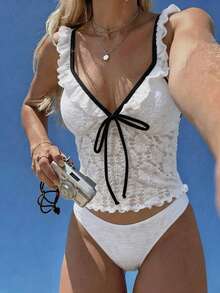Swim Mod Nuevo conjunto de verano de dos piezas estilo europeo y americano, top corto con ribete de contraste y borde con volantes, Bottom triangular a juego con ribete de contraste, conjunto de bikini camiseta de soporte, adecuado para la playa, fiesta de piscina, cumpleaños - Blanco - Ver 1