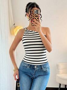 Blusa negra sexy de mujer con un hombro, sin mangas y con pliegues de metal - Blanco y Negro - Ver 4
